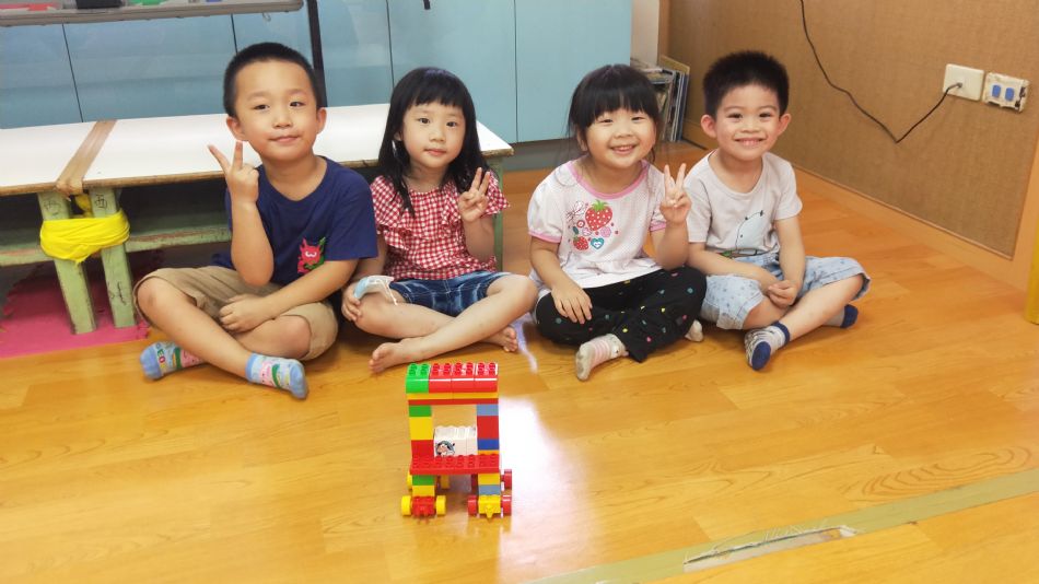 文件 : <FONT COLOR='red'>(109.06.23)樂高【統整活動】.JPG</FONT> <BR> 尺寸 : <FONT COLOR='blue'>950 × 534</FONT> 圖元 <BR> 格式 : <FONT COLOR='green'>jpg</FONT> <BR> 大小 : <FONT COLOR='green'> -- </FONT> KB