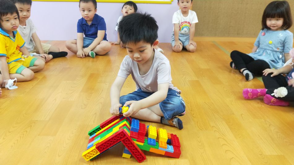 文件 : <FONT COLOR='red'>(109.06.02)樂高【溜滑梯】-1.JPG</FONT> <BR> 尺寸 : <FONT COLOR='blue'>950 × 534</FONT> 圖元 <BR> 格式 : <FONT COLOR='green'>jpg</FONT> <BR> 大小 : <FONT COLOR='green'> -- </FONT> KB