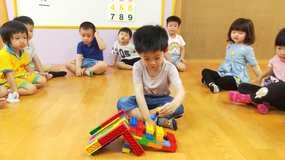 文件 : <FONT COLOR='red'>(109.06.02)樂高【溜滑梯】.JPG</FONT> <BR> 尺寸 : <FONT COLOR='blue'>950 × 534</FONT> 圖元 <BR> 格式 : <FONT COLOR='green'>jpg</FONT> <BR> 大小 : <FONT COLOR='green'> -- </FONT> KB