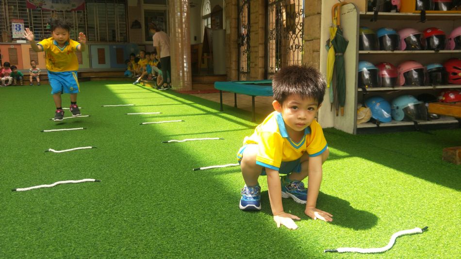 文件 : <FONT COLOR='red'>(109.06.03)體能課-3.JPG</FONT> <BR> 尺寸 : <FONT COLOR='blue'>950 × 534</FONT> 圖元 <BR> 格式 : <FONT COLOR='green'>jpg</FONT> <BR> 大小 : <FONT COLOR='green'> -- </FONT> KB