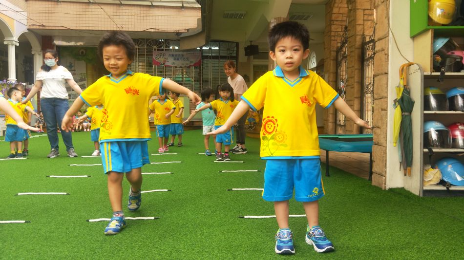 文件 : <FONT COLOR='red'>(109.06.03)體能課-5.JPG</FONT> <BR> 尺寸 : <FONT COLOR='blue'>950 × 534</FONT> 圖元 <BR> 格式 : <FONT COLOR='green'>jpg</FONT> <BR> 大小 : <FONT COLOR='green'> -- </FONT> KB