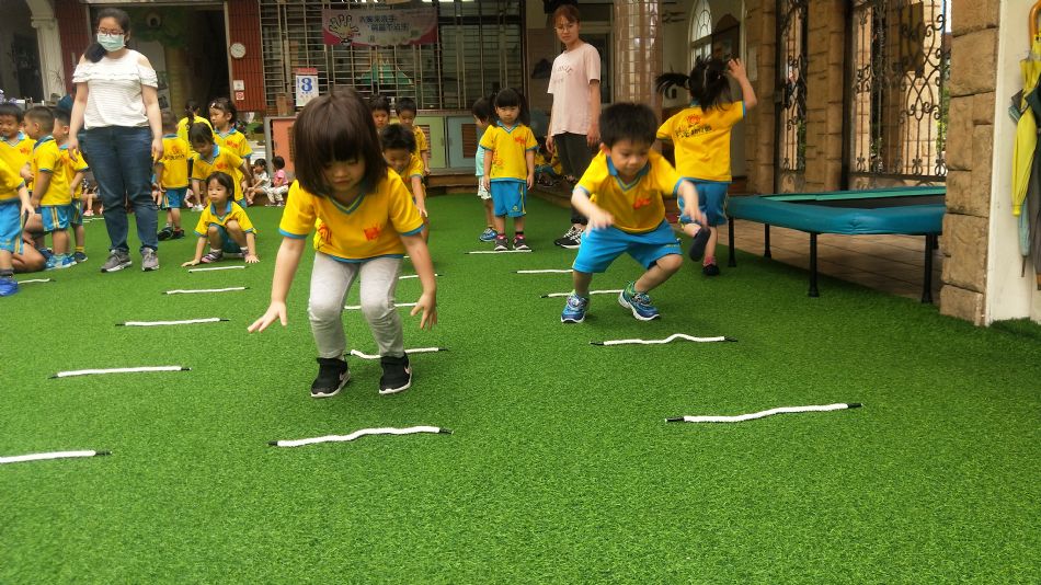 文件 : <FONT COLOR='red'>(109.06.03)體能課-8.JPG</FONT> <BR> 尺寸 : <FONT COLOR='blue'>950 × 534</FONT> 圖元 <BR> 格式 : <FONT COLOR='green'>jpg</FONT> <BR> 大小 : <FONT COLOR='green'> -- </FONT> KB