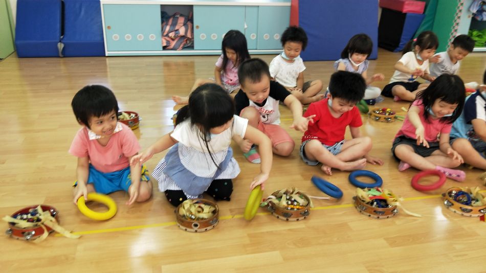 文件 : <FONT COLOR='red'>(109.06.04)音樂課-10.JPG</FONT> <BR> 尺寸 : <FONT COLOR='blue'>950 × 534</FONT> 圖元 <BR> 格式 : <FONT COLOR='green'>jpg</FONT> <BR> 大小 : <FONT COLOR='green'> -- </FONT> KB