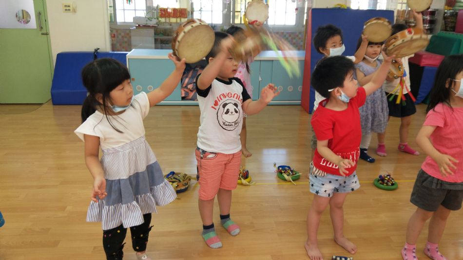 文件 : <FONT COLOR='red'>(109.06.04)音樂課-11.JPG</FONT> <BR> 尺寸 : <FONT COLOR='blue'>950 × 534</FONT> 圖元 <BR> 格式 : <FONT COLOR='green'>jpg</FONT> <BR> 大小 : <FONT COLOR='green'> -- </FONT> KB