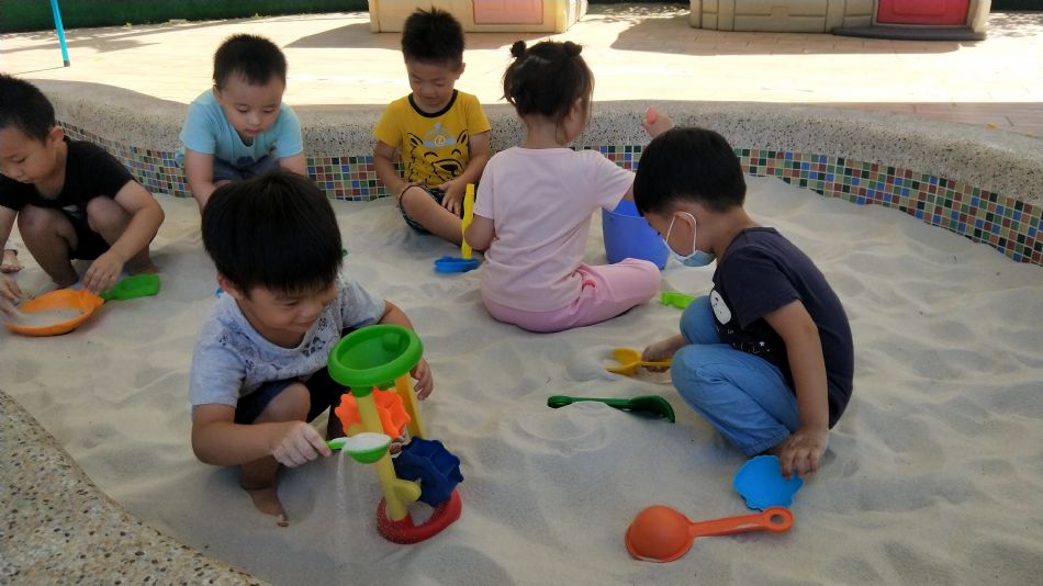 文件 : <FONT COLOR='red'>(109.06.22)玩沙趣-3.JPG</FONT> <BR> 尺寸 : <FONT COLOR='blue'>950 × 534</FONT> 圖元 <BR> 格式 : <FONT COLOR='green'>jpg</FONT> <BR> 大小 : <FONT COLOR='green'> -- </FONT> KB