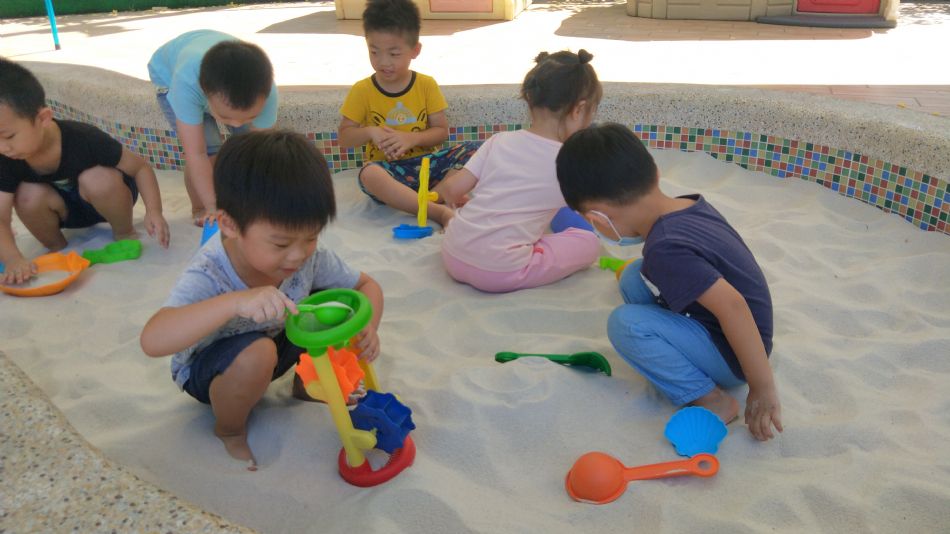 文件 : <FONT COLOR='red'>(109.06.22)玩沙趣-7.JPG</FONT> <BR> 尺寸 : <FONT COLOR='blue'>950 × 534</FONT> 圖元 <BR> 格式 : <FONT COLOR='green'>jpg</FONT> <BR> 大小 : <FONT COLOR='green'> -- </FONT> KB