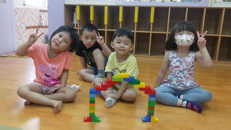 文件 : <FONT COLOR='red'>(109.06.23)樂高【統整活動】-1.JPG</FONT> <BR> 尺寸 : <FONT COLOR='blue'>950 × 534</FONT> 圖元 <BR> 格式 : <FONT COLOR='green'>jpg</FONT> <BR> 大小 : <FONT COLOR='green'> -- </FONT> KB