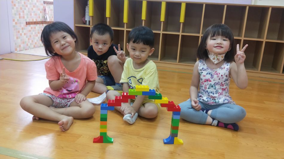 文件 : <FONT COLOR='red'>(109.06.23)樂高【統整活動】-3.JPG</FONT> <BR> 尺寸 : <FONT COLOR='blue'>950 × 534</FONT> 圖元 <BR> 格式 : <FONT COLOR='green'>jpg</FONT> <BR> 大小 : <FONT COLOR='green'> -- </FONT> KB