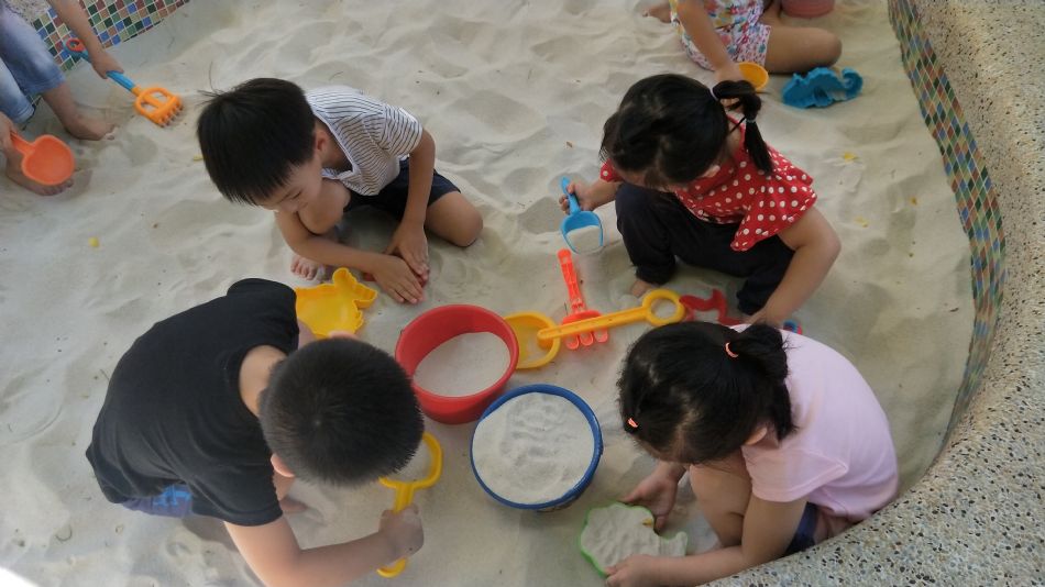 文件 : <FONT COLOR='red'>(109.06.22)玩沙趣-1.JPG</FONT> <BR> 尺寸 : <FONT COLOR='blue'>950 × 534</FONT> 圖元 <BR> 格式 : <FONT COLOR='green'>jpg</FONT> <BR> 大小 : <FONT COLOR='green'> -- </FONT> KB