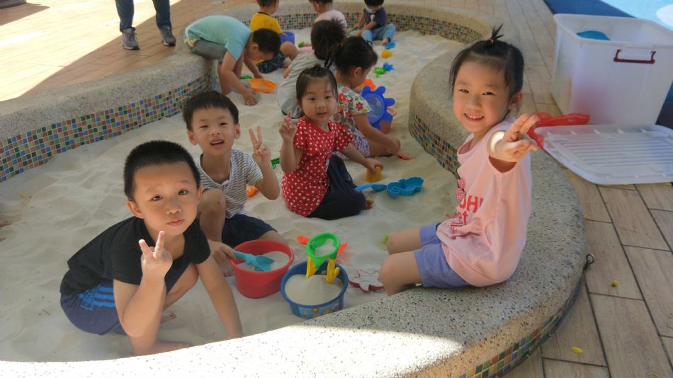 文件 : <FONT COLOR='red'>(109.06.22)玩沙趣-4.JPG</FONT> <BR> 尺寸 : <FONT COLOR='blue'>950 × 534</FONT> 圖元 <BR> 格式 : <FONT COLOR='green'>jpg</FONT> <BR> 大小 : <FONT COLOR='green'> -- </FONT> KB