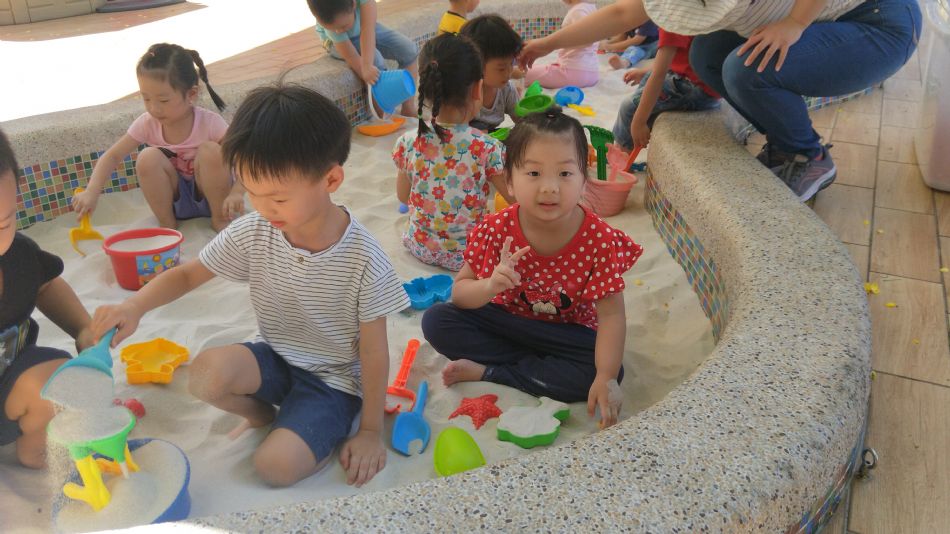 文件 : <FONT COLOR='red'>(109.06.22)玩沙趣-8.JPG</FONT> <BR> 尺寸 : <FONT COLOR='blue'>950 × 534</FONT> 圖元 <BR> 格式 : <FONT COLOR='green'>jpg</FONT> <BR> 大小 : <FONT COLOR='green'> -- </FONT> KB