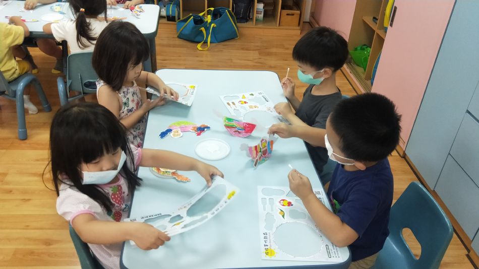 文件 : <FONT COLOR='red'>(109.06.24)龍舟-2.JPG</FONT> <BR> 尺寸 : <FONT COLOR='blue'>950 × 534</FONT> 圖元 <BR> 格式 : <FONT COLOR='green'>jpg</FONT> <BR> 大小 : <FONT COLOR='green'> -- </FONT> KB