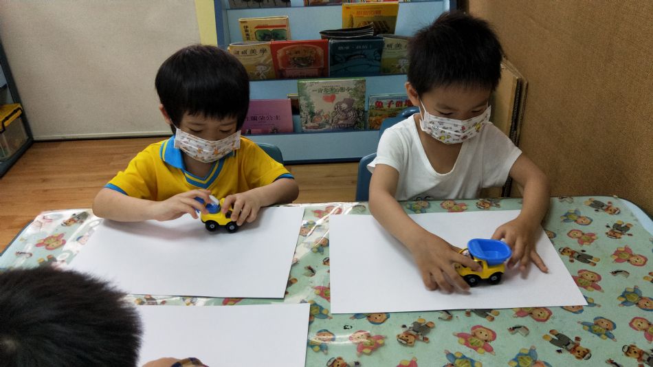 文件 : <FONT COLOR='red'>(109.05.29)美感課-3.JPG</FONT> <BR> 尺寸 : <FONT COLOR='blue'>950 × 534</FONT> 圖元 <BR> 格式 : <FONT COLOR='green'>jpg</FONT> <BR> 大小 : <FONT COLOR='green'> -- </FONT> KB