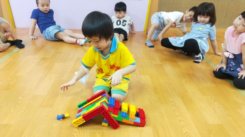 文件 : <FONT COLOR='red'>(109.06.02)樂高【溜滑梯】.JPG</FONT> <BR> 尺寸 : <FONT COLOR='blue'>950 × 534</FONT> 圖元 <BR> 格式 : <FONT COLOR='green'>jpg</FONT> <BR> 大小 : <FONT COLOR='green'> -- </FONT> KB