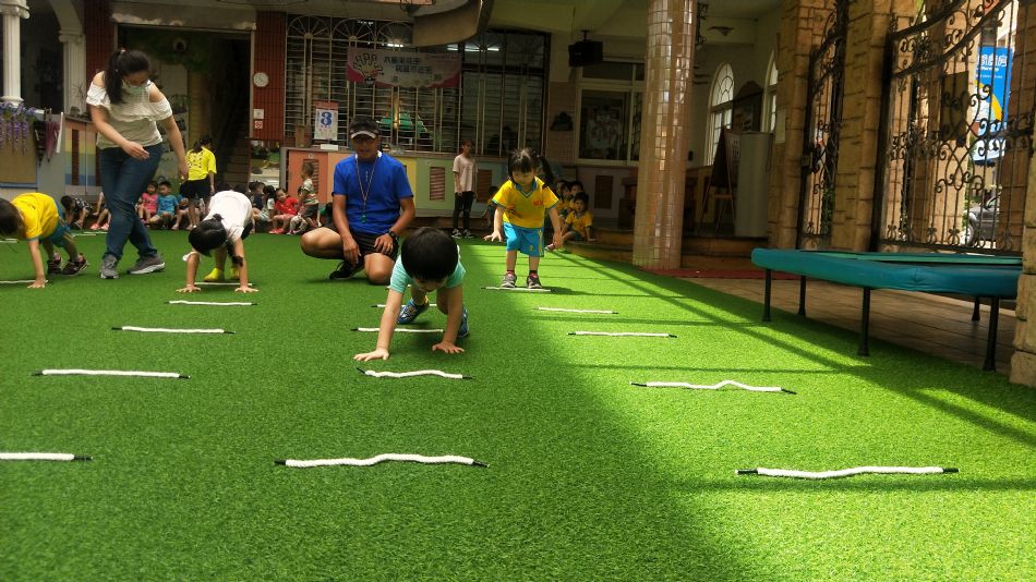 文件 : <FONT COLOR='red'>(109.06.03)體能課-11.JPG</FONT> <BR> 尺寸 : <FONT COLOR='blue'>950 × 534</FONT> 圖元 <BR> 格式 : <FONT COLOR='green'>jpg</FONT> <BR> 大小 : <FONT COLOR='green'> -- </FONT> KB