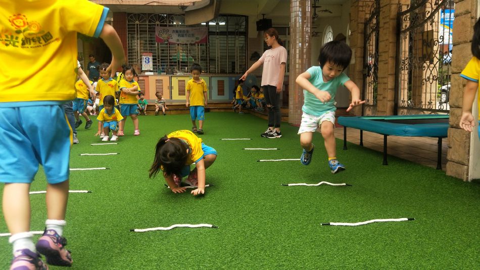 文件 : <FONT COLOR='red'>(109.06.03)體能課-6.JPG</FONT> <BR> 尺寸 : <FONT COLOR='blue'>950 × 534</FONT> 圖元 <BR> 格式 : <FONT COLOR='green'>jpg</FONT> <BR> 大小 : <FONT COLOR='green'> -- </FONT> KB