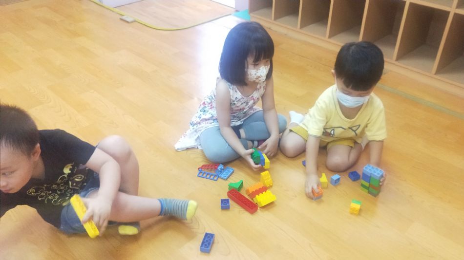 文件 : <FONT COLOR='red'>(109.06.23)樂高【統整活動】.JPG</FONT> <BR> 尺寸 : <FONT COLOR='blue'>950 × 534</FONT> 圖元 <BR> 格式 : <FONT COLOR='green'>jpg</FONT> <BR> 大小 : <FONT COLOR='green'> -- </FONT> KB