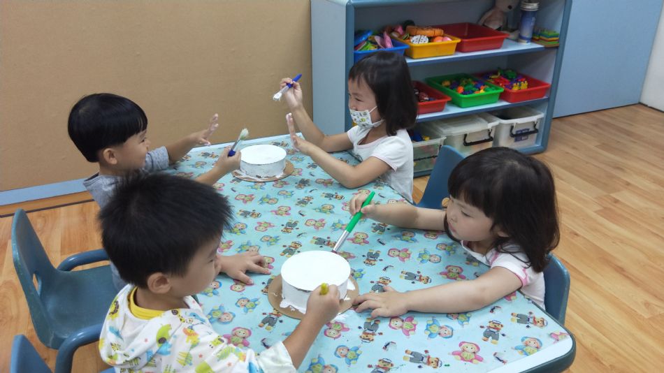 文件 : <FONT COLOR='red'>(108.09.20)美感課【生日快樂】-3.JPG</FONT> <BR> 尺寸 : <FONT COLOR='blue'>950 × 534</FONT> 圖元 <BR> 格式 : <FONT COLOR='green'>jpg</FONT> <BR> 大小 : <FONT COLOR='green'> -- </FONT> KB