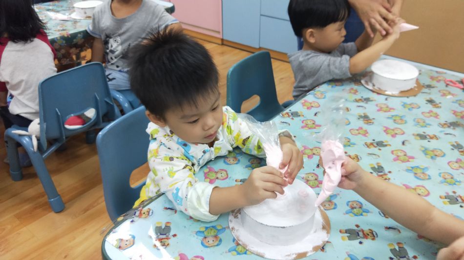 文件 : <FONT COLOR='red'>(108.09.20)美感課【生日快樂】.JPG</FONT> <BR> 尺寸 : <FONT COLOR='blue'>950 × 534</FONT> 圖元 <BR> 格式 : <FONT COLOR='green'>jpg</FONT> <BR> 大小 : <FONT COLOR='green'> -- </FONT> KB