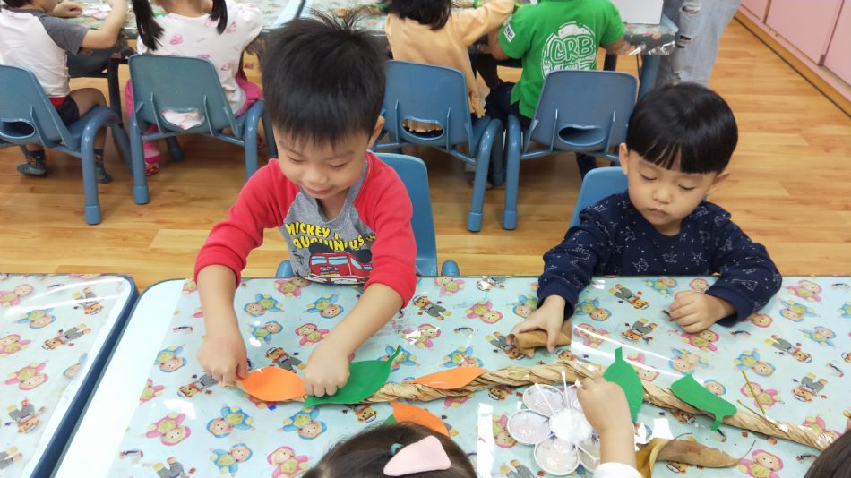 文件 : <FONT COLOR='red'>(108.10.25)美感課-5.JPG</FONT> <BR> 尺寸 : <FONT COLOR='blue'>950 × 534</FONT> 圖元 <BR> 格式 : <FONT COLOR='green'>jpg</FONT> <BR> 大小 : <FONT COLOR='green'> -- </FONT> KB