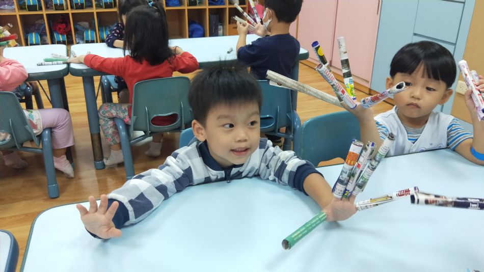 文件 : <FONT COLOR='red'>(108.10.28)捲紙-2.JPG</FONT> <BR> 尺寸 : <FONT COLOR='blue'>950 × 534</FONT> 圖元 <BR> 格式 : <FONT COLOR='green'>jpg</FONT> <BR> 大小 : <FONT COLOR='green'> -- </FONT> KB