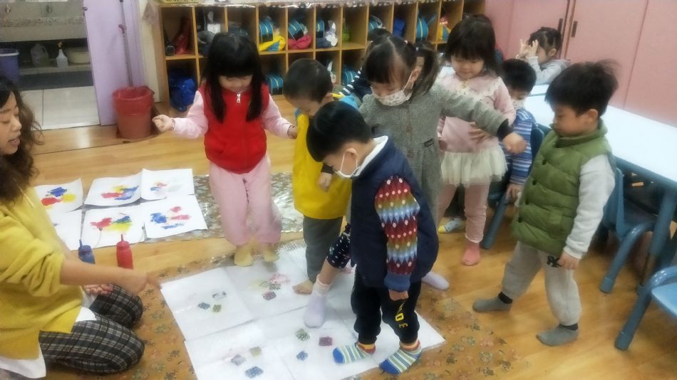 文件 : <FONT COLOR='red'>(109.01.10)美感課-5.JPG</FONT> <BR> 尺寸 : <FONT COLOR='blue'>950 × 534</FONT> 圖元 <BR> 格式 : <FONT COLOR='green'>jpg</FONT> <BR> 大小 : <FONT COLOR='green'> -- </FONT> KB