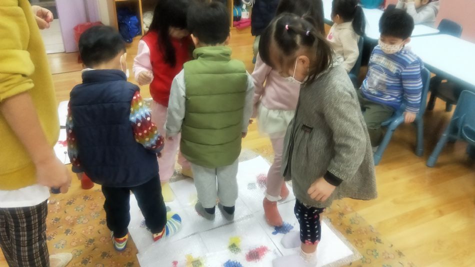 文件 : <FONT COLOR='red'>(109.01.10)美感課-8.JPG</FONT> <BR> 尺寸 : <FONT COLOR='blue'>950 × 534</FONT> 圖元 <BR> 格式 : <FONT COLOR='green'>jpg</FONT> <BR> 大小 : <FONT COLOR='green'> -- </FONT> KB