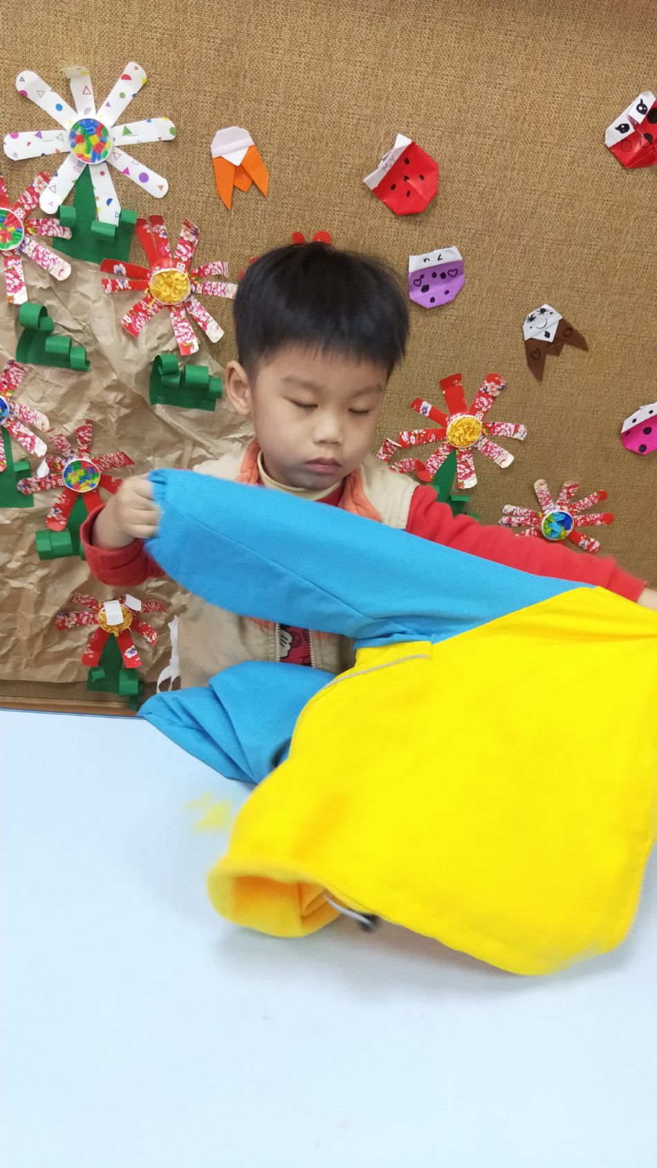 文件 : <FONT COLOR='red'>(109.01.13)摺衣服-10.JPG</FONT> <BR> 尺寸 : <FONT COLOR='blue'>950 × 1689</FONT> 圖元 <BR> 格式 : <FONT COLOR='green'>jpg</FONT> <BR> 大小 : <FONT COLOR='green'> -- </FONT> KB