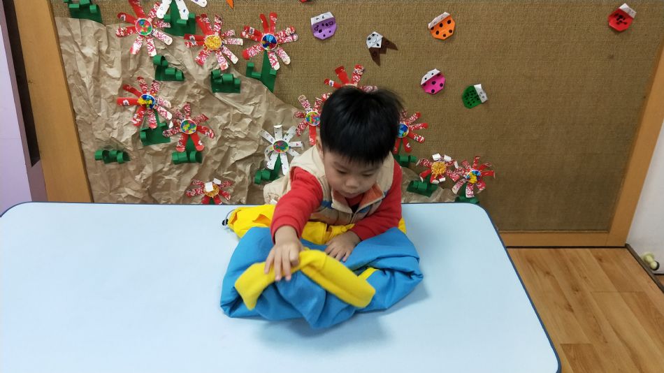 文件 : <FONT COLOR='red'>(109.01.13)摺衣服-2.JPG</FONT> <BR> 尺寸 : <FONT COLOR='blue'>950 × 534</FONT> 圖元 <BR> 格式 : <FONT COLOR='green'>jpg</FONT> <BR> 大小 : <FONT COLOR='green'> -- </FONT> KB