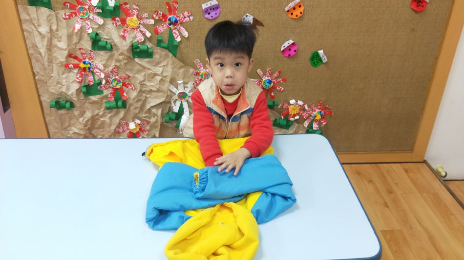 文件 : <FONT COLOR='red'>(109.01.13)摺衣服-3.JPG</FONT> <BR> 尺寸 : <FONT COLOR='blue'>950 × 534</FONT> 圖元 <BR> 格式 : <FONT COLOR='green'>jpg</FONT> <BR> 大小 : <FONT COLOR='green'> -- </FONT> KB