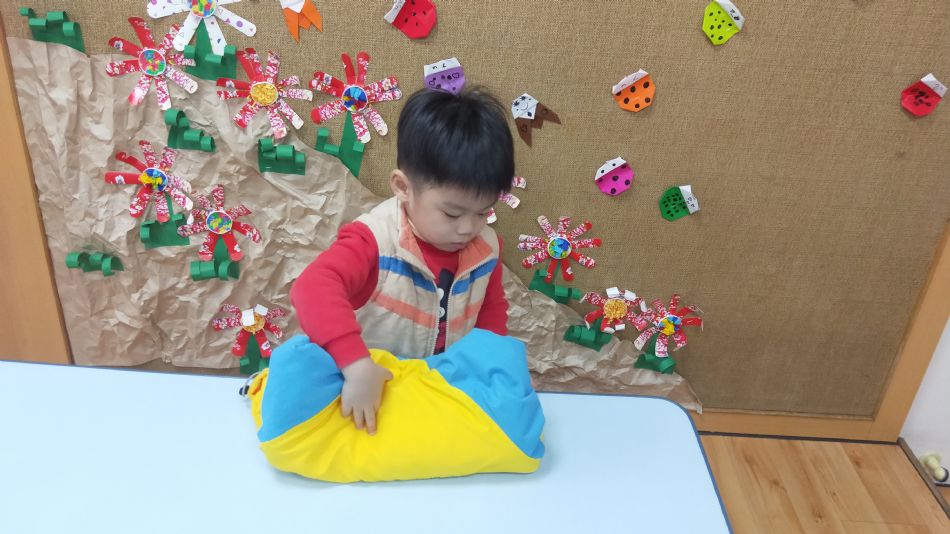 文件 : <FONT COLOR='red'>(109.01.13)摺衣服-4.JPG</FONT> <BR> 尺寸 : <FONT COLOR='blue'>950 × 534</FONT> 圖元 <BR> 格式 : <FONT COLOR='green'>jpg</FONT> <BR> 大小 : <FONT COLOR='green'> -- </FONT> KB