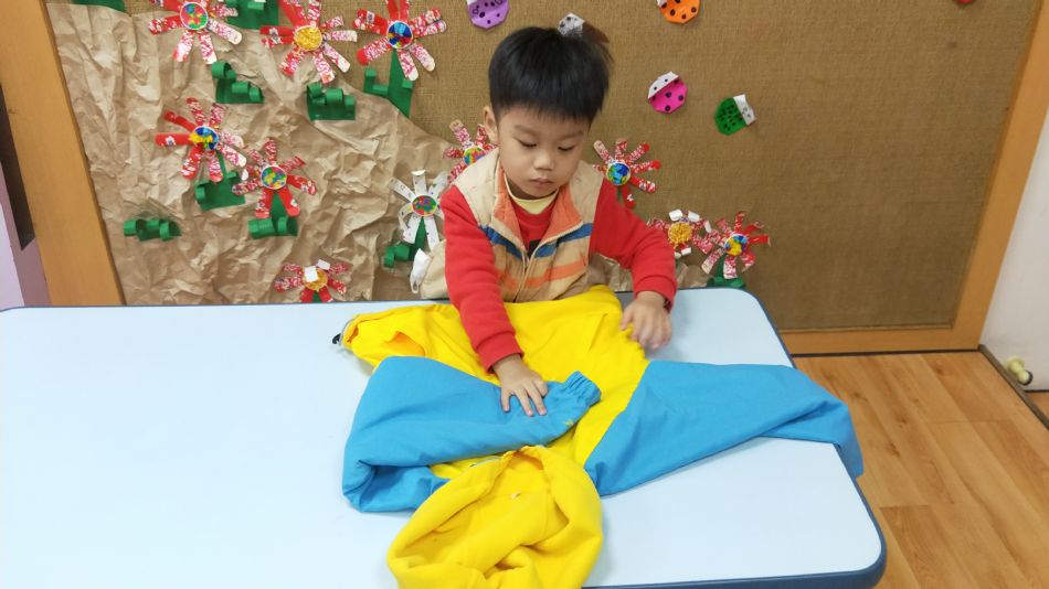 文件 : <FONT COLOR='red'>(109.01.13)摺衣服-7.JPG</FONT> <BR> 尺寸 : <FONT COLOR='blue'>950 × 534</FONT> 圖元 <BR> 格式 : <FONT COLOR='green'>jpg</FONT> <BR> 大小 : <FONT COLOR='green'> -- </FONT> KB