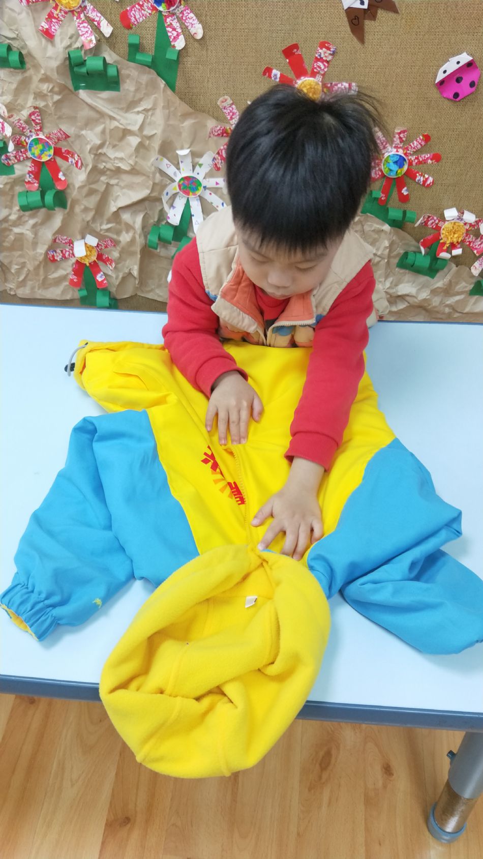 文件 : <FONT COLOR='red'>(109.01.13)摺衣服-8.JPG</FONT> <BR> 尺寸 : <FONT COLOR='blue'>950 × 1689</FONT> 圖元 <BR> 格式 : <FONT COLOR='green'>jpg</FONT> <BR> 大小 : <FONT COLOR='green'> -- </FONT> KB