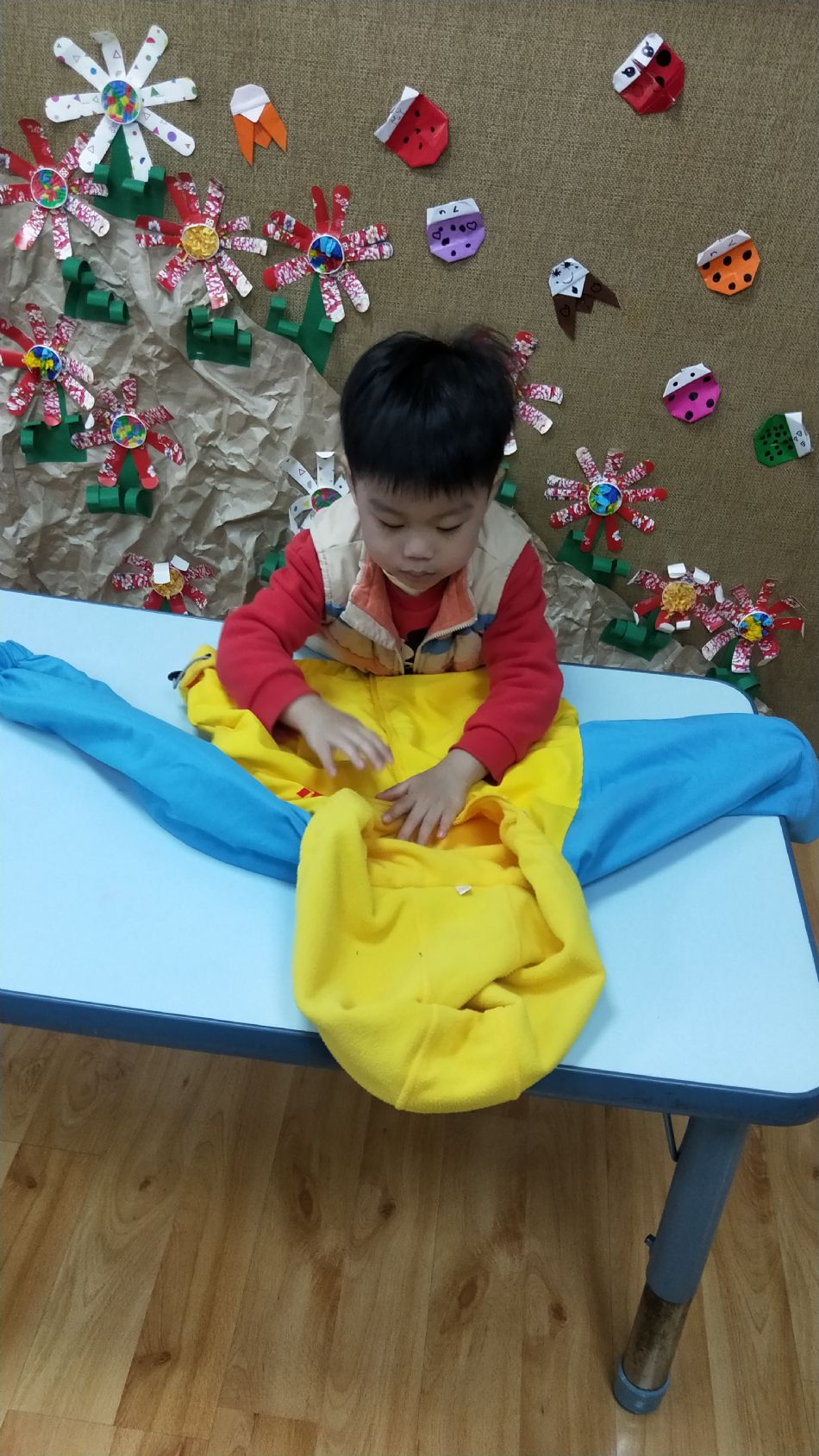 文件 : <FONT COLOR='red'>(109.01.13)摺衣服-9.JPG</FONT> <BR> 尺寸 : <FONT COLOR='blue'>950 × 1689</FONT> 圖元 <BR> 格式 : <FONT COLOR='green'>jpg</FONT> <BR> 大小 : <FONT COLOR='green'> -- </FONT> KB