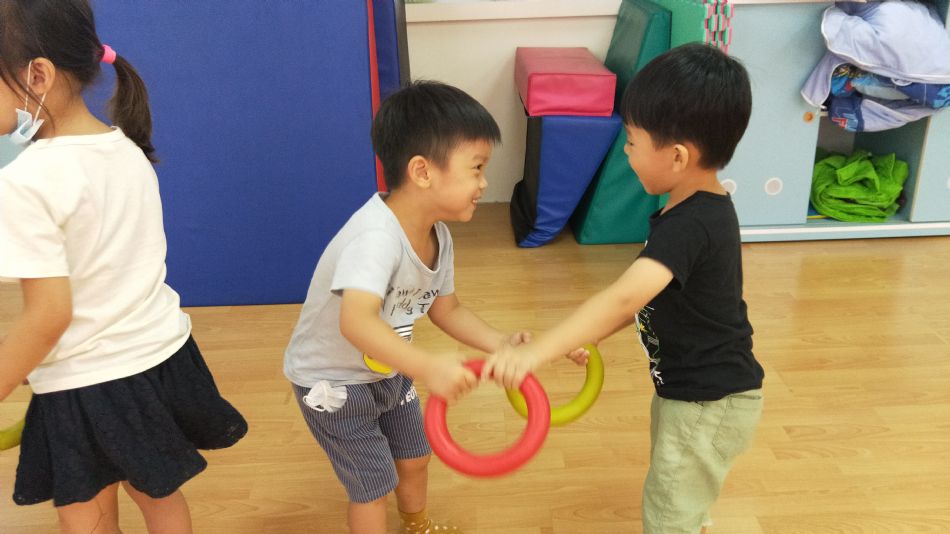 文件 : <FONT COLOR='red'>(109.06.04)音樂課-1.JPG</FONT> <BR> 尺寸 : <FONT COLOR='blue'>950 × 534</FONT> 圖元 <BR> 格式 : <FONT COLOR='green'>jpg</FONT> <BR> 大小 : <FONT COLOR='green'> -- </FONT> KB