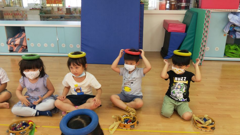 文件 : <FONT COLOR='red'>(109.06.04)音樂課-3.JPG</FONT> <BR> 尺寸 : <FONT COLOR='blue'>950 × 534</FONT> 圖元 <BR> 格式 : <FONT COLOR='green'>jpg</FONT> <BR> 大小 : <FONT COLOR='green'> -- </FONT> KB