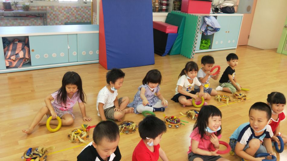 文件 : <FONT COLOR='red'>(109.06.04)音樂課-5.JPG</FONT> <BR> 尺寸 : <FONT COLOR='blue'>950 × 534</FONT> 圖元 <BR> 格式 : <FONT COLOR='green'>jpg</FONT> <BR> 大小 : <FONT COLOR='green'> -- </FONT> KB