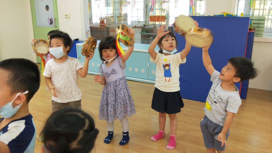 文件 : <FONT COLOR='red'>(109.06.04)音樂課-6.JPG</FONT> <BR> 尺寸 : <FONT COLOR='blue'>950 × 534</FONT> 圖元 <BR> 格式 : <FONT COLOR='green'>jpg</FONT> <BR> 大小 : <FONT COLOR='green'> -- </FONT> KB