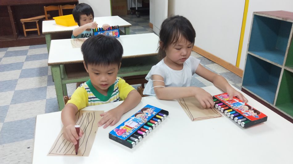 文件 : <FONT COLOR='red'>(109.06.05)美感課【包粽子】-13.JPG</FONT> <BR> 尺寸 : <FONT COLOR='blue'>950 × 534</FONT> 圖元 <BR> 格式 : <FONT COLOR='green'>jpg</FONT> <BR> 大小 : <FONT COLOR='green'> -- </FONT> KB