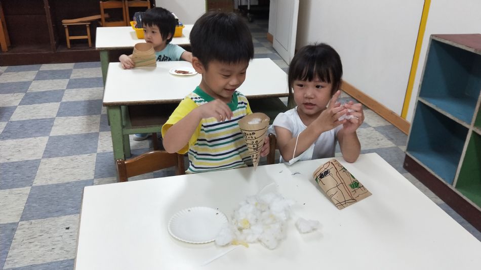 文件 : <FONT COLOR='red'>(109.06.05)美感課【包粽子】-2.JPG</FONT> <BR> 尺寸 : <FONT COLOR='blue'>950 × 534</FONT> 圖元 <BR> 格式 : <FONT COLOR='green'>jpg</FONT> <BR> 大小 : <FONT COLOR='green'> -- </FONT> KB