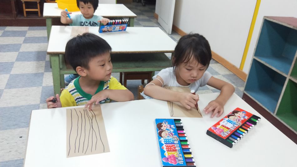 文件 : <FONT COLOR='red'>(109.06.05)美感課【包粽子】-4.JPG</FONT> <BR> 尺寸 : <FONT COLOR='blue'>950 × 534</FONT> 圖元 <BR> 格式 : <FONT COLOR='green'>jpg</FONT> <BR> 大小 : <FONT COLOR='green'> -- </FONT> KB