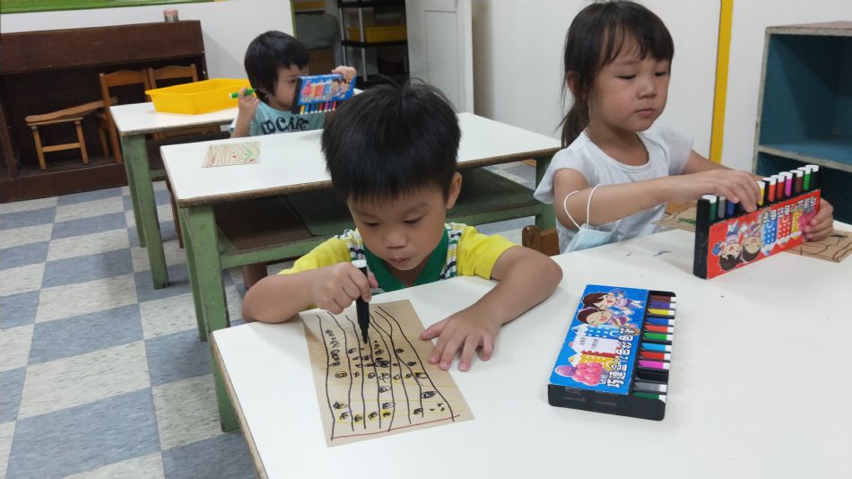 文件 : <FONT COLOR='red'>(109.06.05)美感課【包粽子】-5.JPG</FONT> <BR> 尺寸 : <FONT COLOR='blue'>950 × 534</FONT> 圖元 <BR> 格式 : <FONT COLOR='green'>jpg</FONT> <BR> 大小 : <FONT COLOR='green'> -- </FONT> KB