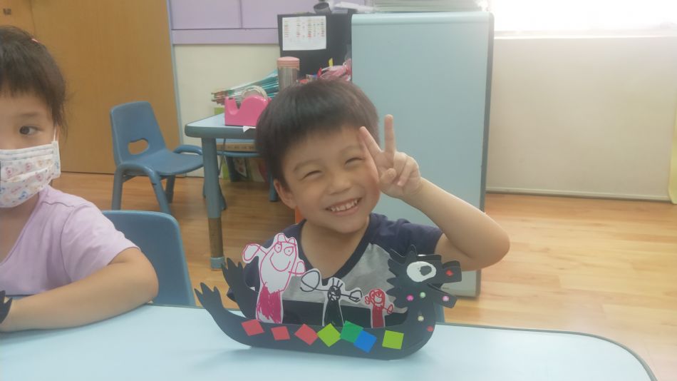 文件 : <FONT COLOR='red'>(109.06.19)美感課【龍舟】.JPG</FONT> <BR> 尺寸 : <FONT COLOR='blue'>950 × 534</FONT> 圖元 <BR> 格式 : <FONT COLOR='green'>jpg</FONT> <BR> 大小 : <FONT COLOR='green'> -- </FONT> KB