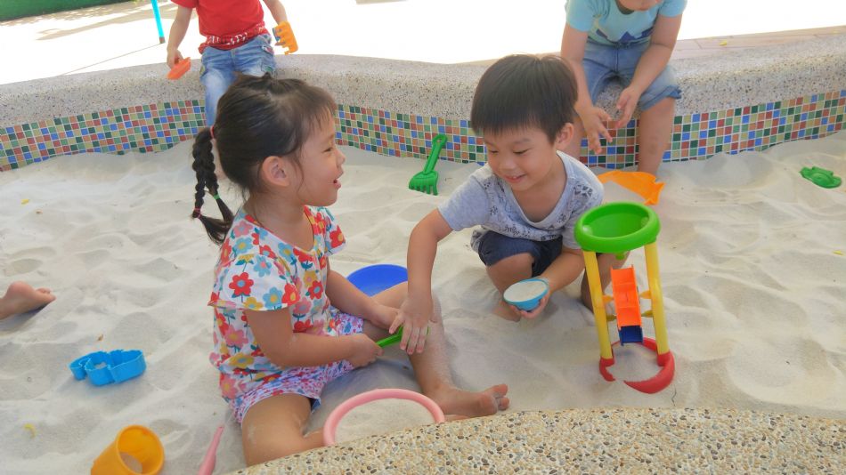 文件 : <FONT COLOR='red'>(109.06.22)玩沙趣-10.JPG</FONT> <BR> 尺寸 : <FONT COLOR='blue'>950 × 534</FONT> 圖元 <BR> 格式 : <FONT COLOR='green'>jpg</FONT> <BR> 大小 : <FONT COLOR='green'> -- </FONT> KB