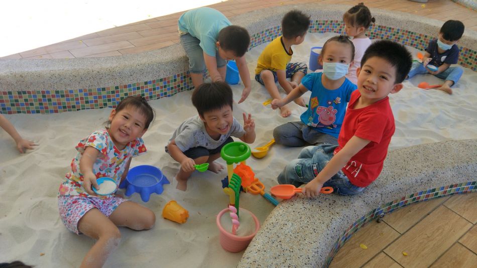 文件 : <FONT COLOR='red'>(109.06.22)玩沙趣-14.JPG</FONT> <BR> 尺寸 : <FONT COLOR='blue'>950 × 534</FONT> 圖元 <BR> 格式 : <FONT COLOR='green'>jpg</FONT> <BR> 大小 : <FONT COLOR='green'> -- </FONT> KB