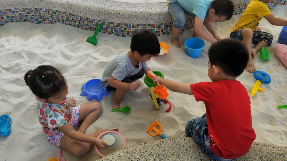 文件 : <FONT COLOR='red'>(109.06.22)玩沙趣-4.JPG</FONT> <BR> 尺寸 : <FONT COLOR='blue'>950 × 534</FONT> 圖元 <BR> 格式 : <FONT COLOR='green'>jpg</FONT> <BR> 大小 : <FONT COLOR='green'> -- </FONT> KB