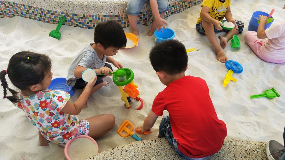 文件 : <FONT COLOR='red'>(109.06.22)玩沙趣-6.JPG</FONT> <BR> 尺寸 : <FONT COLOR='blue'>950 × 534</FONT> 圖元 <BR> 格式 : <FONT COLOR='green'>jpg</FONT> <BR> 大小 : <FONT COLOR='green'> -- </FONT> KB