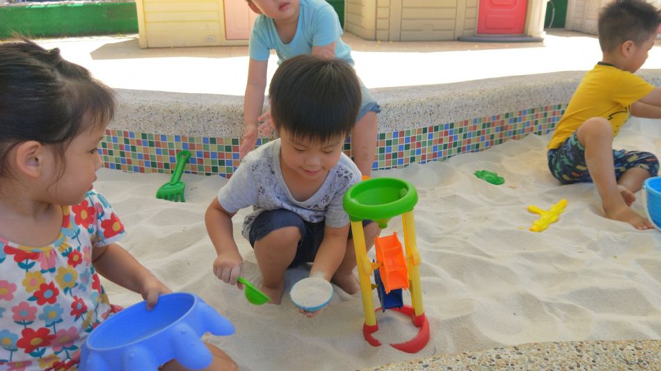 文件 : <FONT COLOR='red'>(109.06.22)玩沙趣-7.JPG</FONT> <BR> 尺寸 : <FONT COLOR='blue'>950 × 534</FONT> 圖元 <BR> 格式 : <FONT COLOR='green'>jpg</FONT> <BR> 大小 : <FONT COLOR='green'> -- </FONT> KB