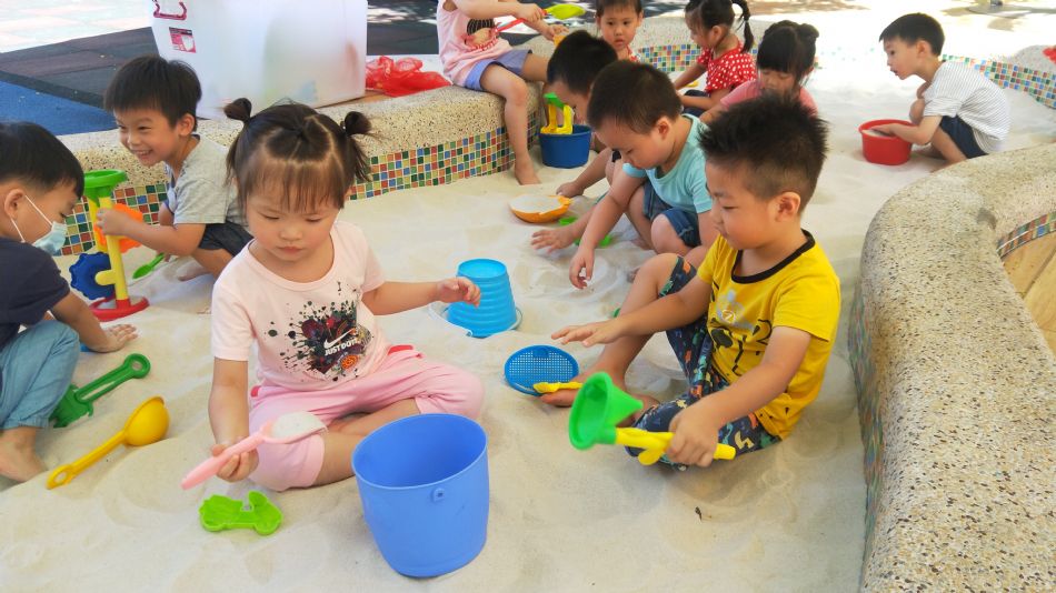 文件 : <FONT COLOR='red'>(109.06.22)玩沙趣-8.JPG</FONT> <BR> 尺寸 : <FONT COLOR='blue'>950 × 534</FONT> 圖元 <BR> 格式 : <FONT COLOR='green'>jpg</FONT> <BR> 大小 : <FONT COLOR='green'> -- </FONT> KB