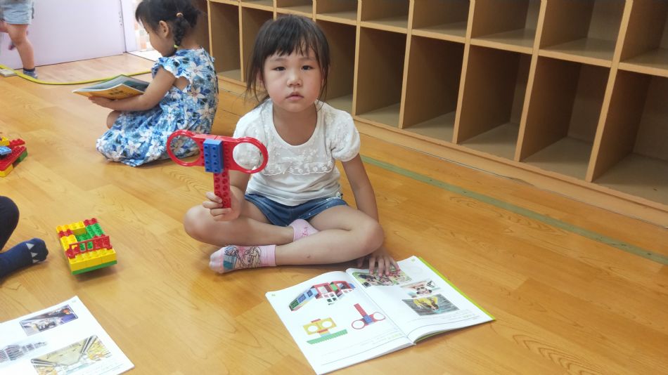 文件 : <FONT COLOR='red'>(109.07.10)樂高【統整活動】-1.JPG</FONT> <BR> 尺寸 : <FONT COLOR='blue'>950 × 534</FONT> 圖元 <BR> 格式 : <FONT COLOR='green'>jpg</FONT> <BR> 大小 : <FONT COLOR='green'> -- </FONT> KB